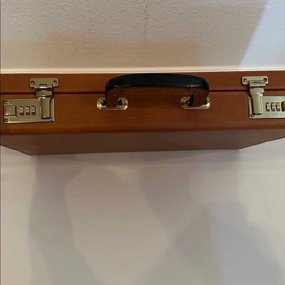 St. James Vintage‎ Tan Leather Attache 18